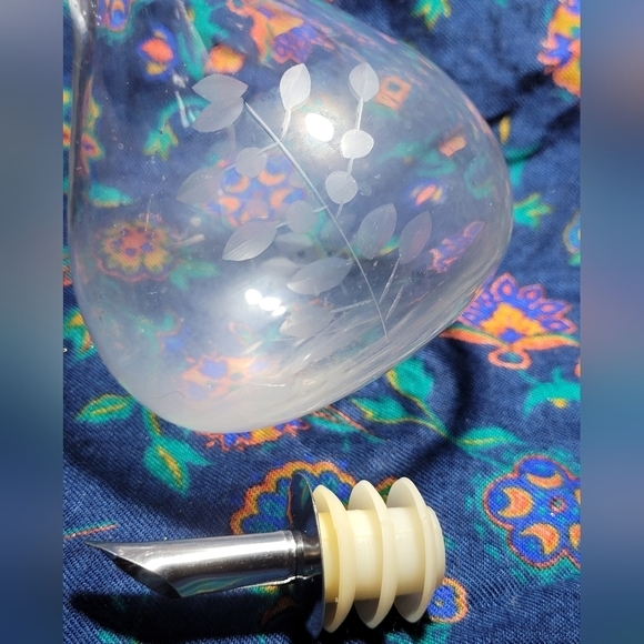 Etched Glass Oil & Vinegar‎ Cruet Set With Metal Spout Stopper Grapes & Olives - Picture 8 of 10